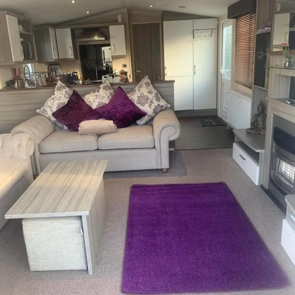 Haven Lakeland 3 Bed Luxury Caravan, hotel u gradu Flookburgh