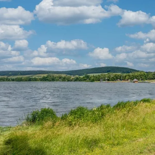 BohnApartments Juwel am See, mitten in der Natur - gratis Parkplatz - Kamin - WLAN - Nähe Erfurt, hotel a Hohenfelden