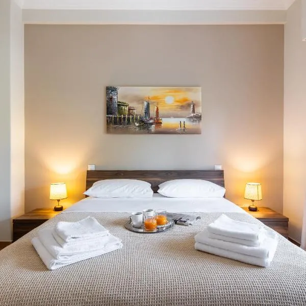 Renovated apartment near Acropolis, hotel u Atini
