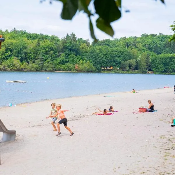 Camping du Lac, hotel v destinaci Marcillac-la-Croisille