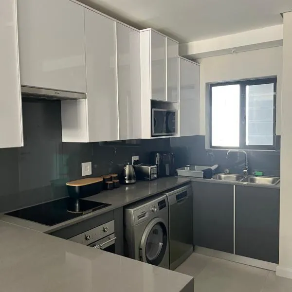 Flat 4 Block 12 Bellamare, hotel in Port Elizabeth
