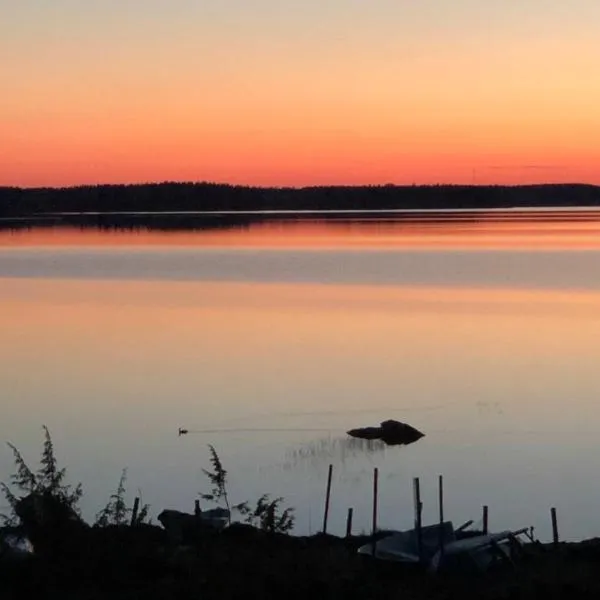 Peaceful holiday apartment with stunning lake view, hotel in Koskipää