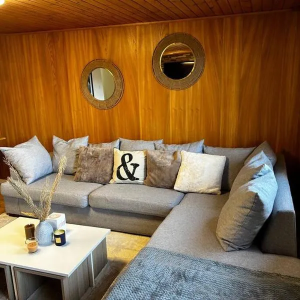 SNOW NEST: Superbe cocon enneigé, hotel in Crans-Montana