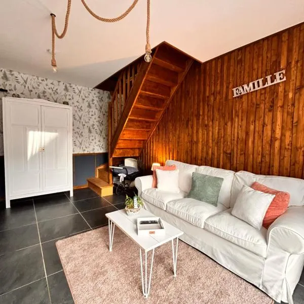 La Grange Aux Hirondelles - Chambre familiale, מלון בWoignarue
