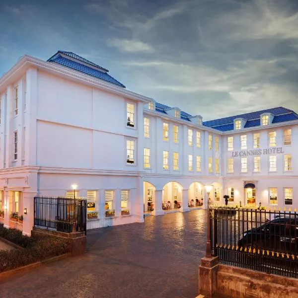 Le Cannes Hotel, hotell i Chiang Mai