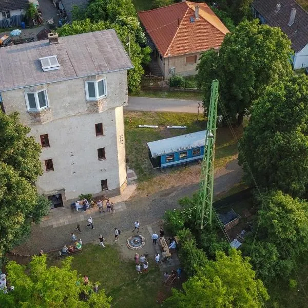 ToronySzoba – hotel w mieście Vámosmikola