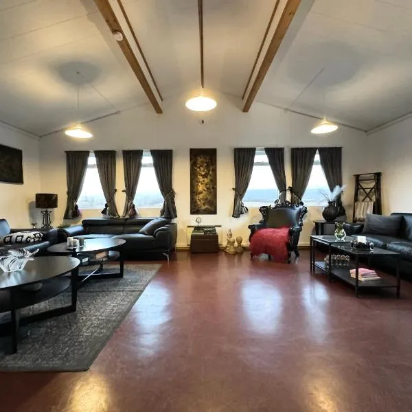Langahlíð Guesthouse - Privatete Forest -, hotel em Leirubakki