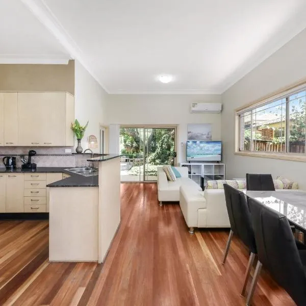 5BR Garden Home, Walk to Station & Shops, Drive to Olympic