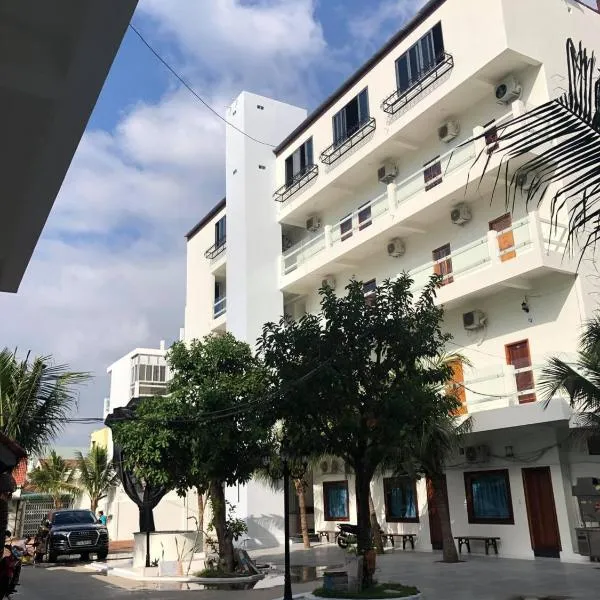 Sân Vườn Hotel Khánh Hòa, hotel v destinaci Ninh Hòa
