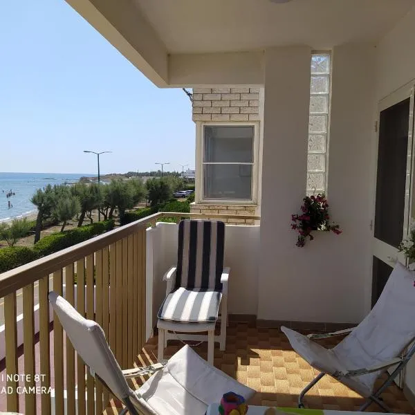 LA FINESTRA SUL MARE، فندق في Lendinuso