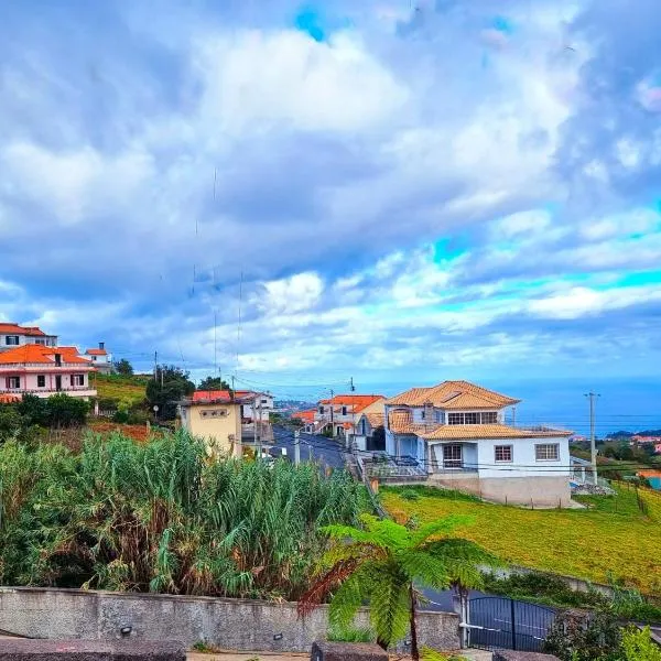 House in Central Sanatana, Near Top Hiking Trails and Levadas, Pico Ruivo, hotel v destinaci Santana