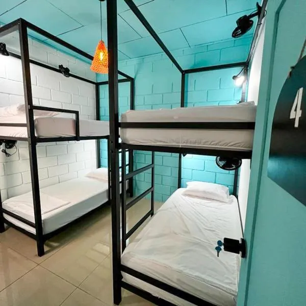 Lolas Hostal, Habitacion Exclusiva para Mujeres, 2 camarotes, precio por cama, hotel v San José