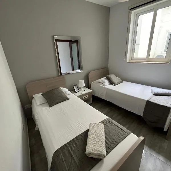 F8-2 Room 2 single beds shared bathroom in shared Flat: Msida şehrinde bir otel