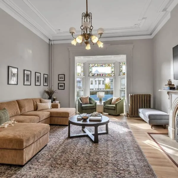 Spacious Second Empire Suite at the Platt Mansion, hotel v destinaci Buffalo