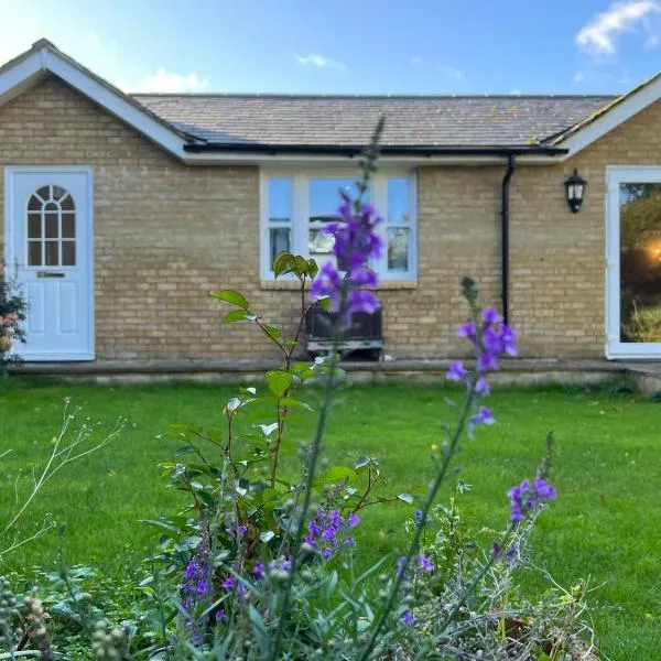 Cosy Hillside Annex, hotel in Sudborough