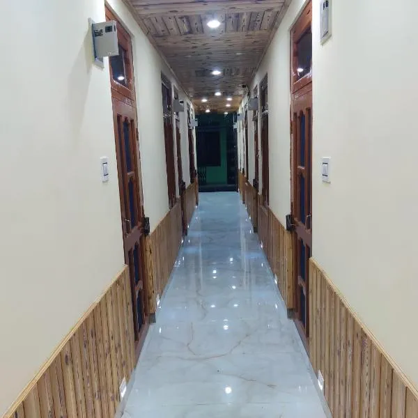 Crimson inn b&b, hotel in Rāmpur