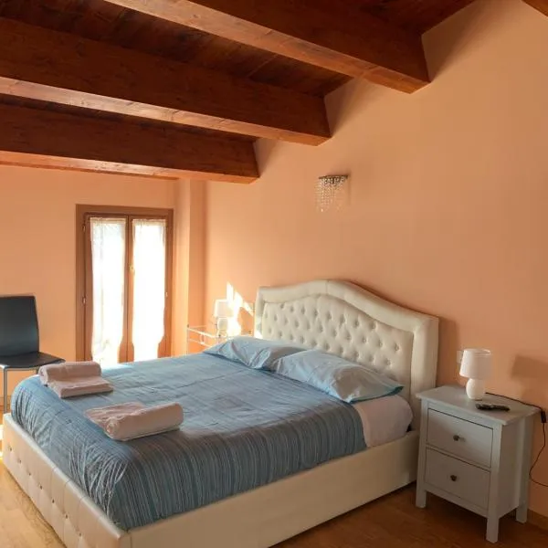 Appartamento Luce-- 2 camere da letto--Centro storico--Parcheggio privato gratuito, hotell i Lugo