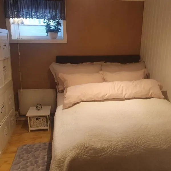 Koselig rom med stue i Bodø sentrum – hotel w mieście Myklebostad