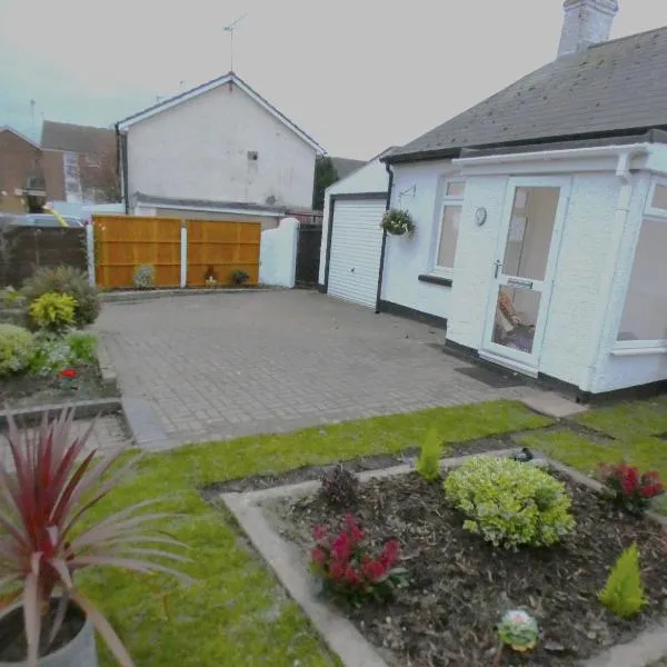 4 bedroom Bungalow, hotell i Slades Green
