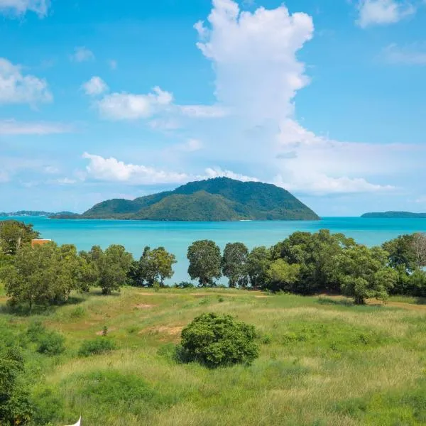 Phuket Kana International Hotel普吉岛卡娜国际酒店, hotel v destinaci Rawai pláž