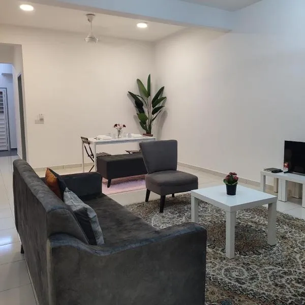 Umi Homestay, Laman Haris, ξενοδοχείο σε Bandar Puncak Alam