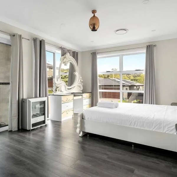 Large Family Home with plenty of amenities, hotel in Campbelltown