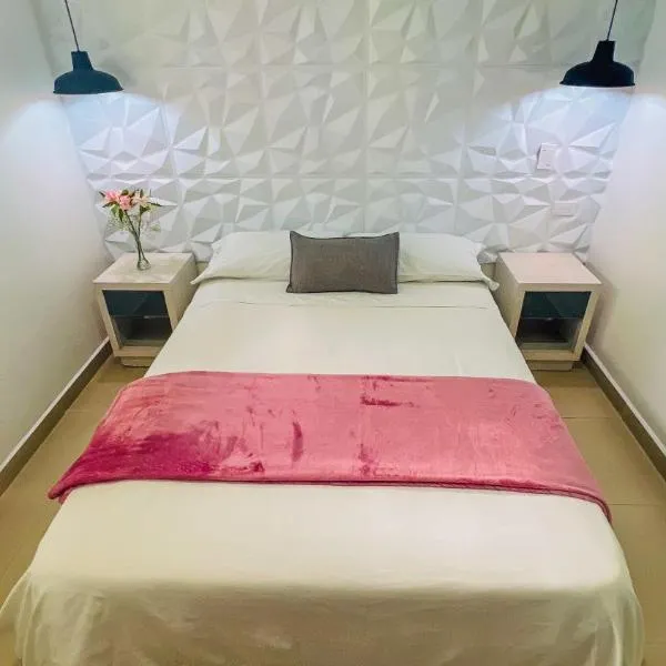 Kromatic Hostel, hotel in Medellín