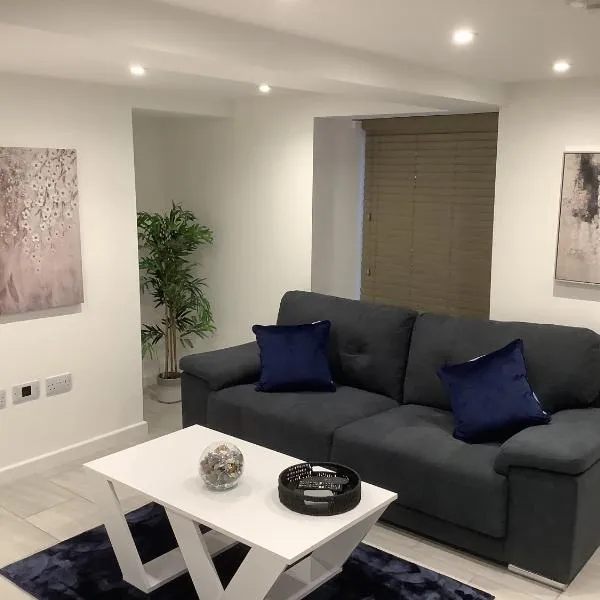 Newly Renovated Apartment, hotel in Bicester