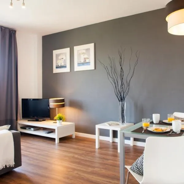 Feelathome Poblenou Beach Apartments, hotel in Barcelona