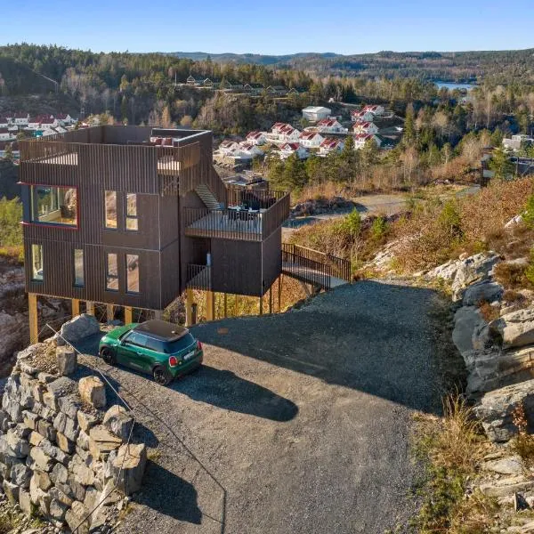 sea, lake and hill view - TheHumanBirdHouseRetreat, hotel in Søndeled