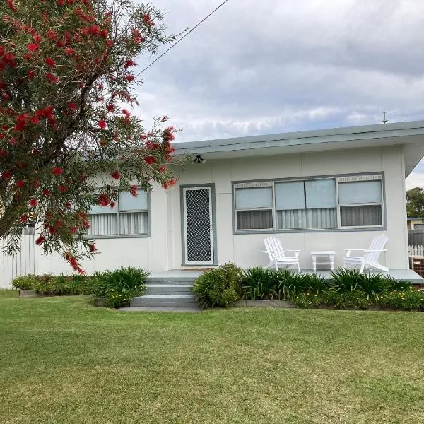 SummerBreeze - just a 60 second stroll to the beach, Hotel in Culburra Beach