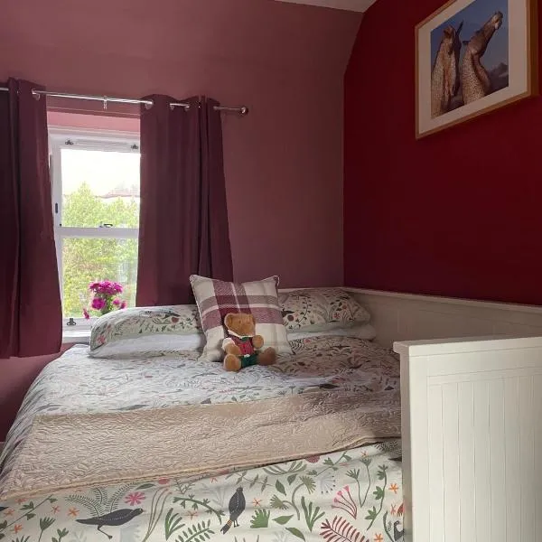 Karibu Cottage near the airport, hotel in Edinburgh