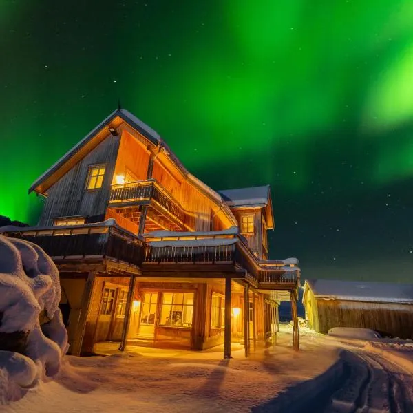 Villa Nestun - Northern lights villa with sauna, hotel in Selnes