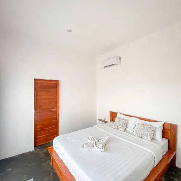 Turtle House Surf & Stay, hotell i Airsatang