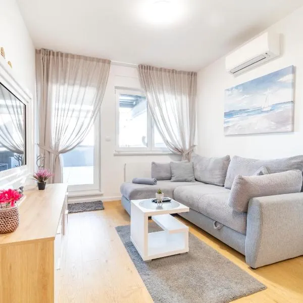 LILY apartment - Flexible SelfCheckins 48- Luxury- Extra big terrace with jacuzzi, hotel in Zagreb