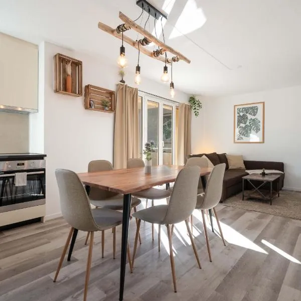 Moderne Wohnung mit Parkplatz, hotel a Ostermundigen