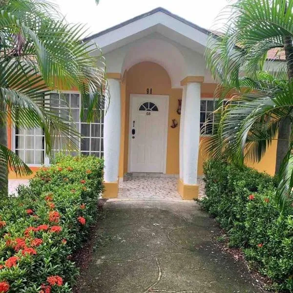 Villa de Ali in Palma real, hotel in La Ceiba