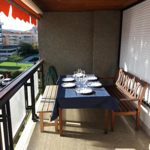 Apartamento a 130 metros de la playa Parking、サラウツのホテル