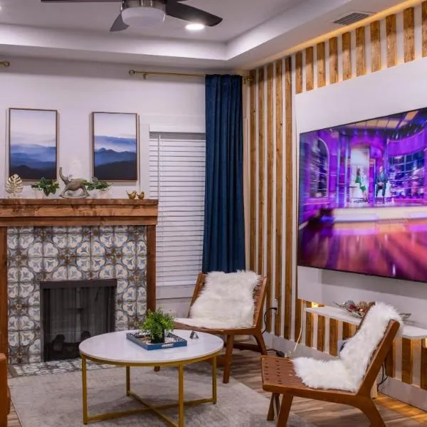 Luxury 5-BR House, Tampa Downtown with Cottage, hotel v destinaci Tampa