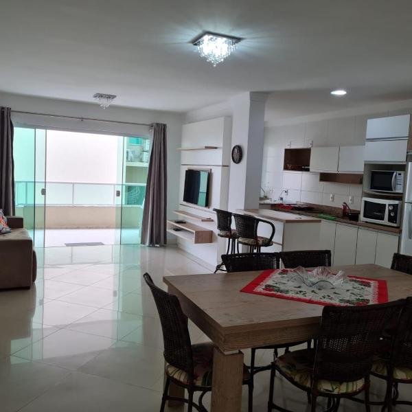 Amplo e aconchegante apartamento com 3 quartos a 50m da praia de Bombas - Foto 4