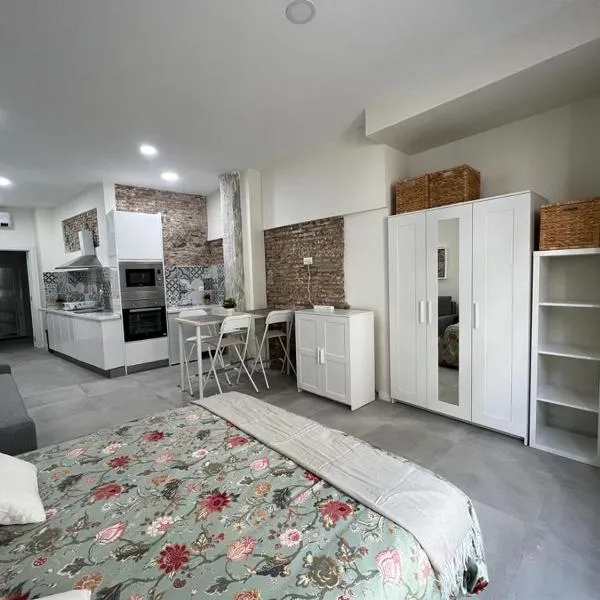 Precioso estudio en el centro de Málaga 1, отель в Малаге