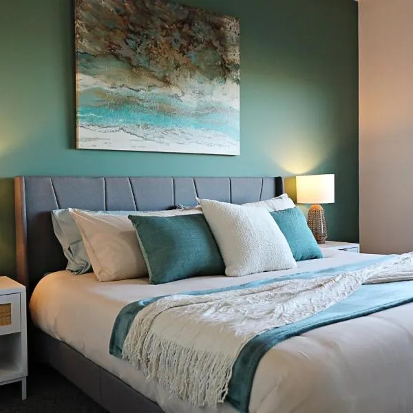 Three King Beds,Central A/C,Fireplace,Park,Disney+, hotel v destinaci Edmonton
