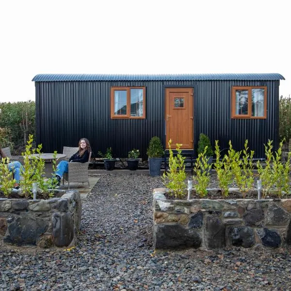 Carlingford Glamping Hut, hótel í Riverstown