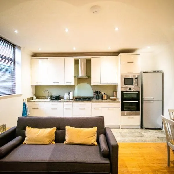 Stay with Serena Homes , One bedroom apartment, hotel in Purley