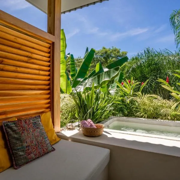Botanika Suites، فندق في شاطئ سانتا تيريزا