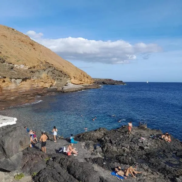 Costa del Silencio Playa Montaña Amarlla,pools,wifi – hotel w mieście Costa Del Silencio