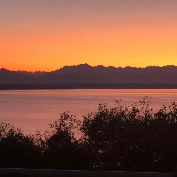 1-Bedroom Seaview Guesthouse on Seattle Luxury Estate with Views of Olympic Mountains, hotel v destinaci Seattle