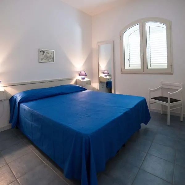 토레 수다에 위치한 호텔 Le Bianche ville con patio privato a un passo dal mare
