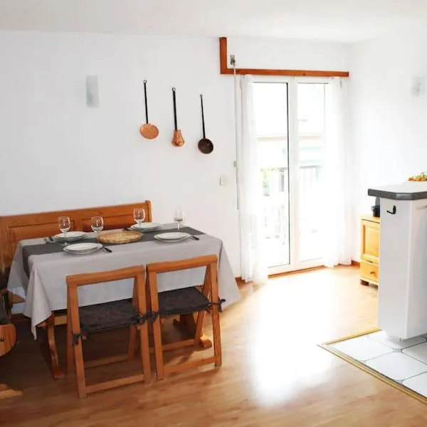Soleado apartamento en el corazón de los Pirineos, отель в городе Esquièze - Sère