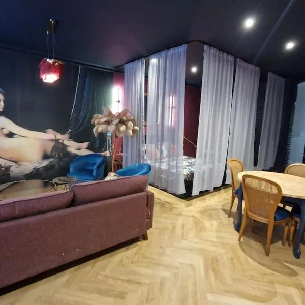 Le Boudoir D'Olympe Appartement érotico-romantique, ξενοδοχείο σε Μοντωμπάν